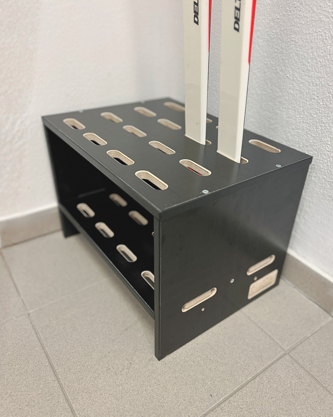 Skiständer für 8 Paar Langlaufski